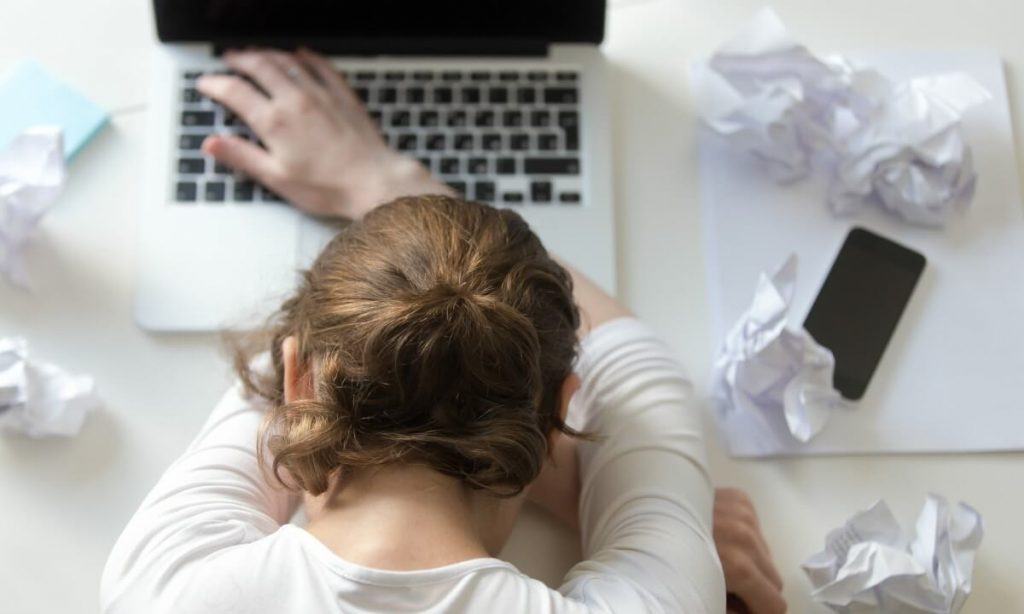 O excesso de trabalho no home office também pode afetar negativamente a saúde dos funcionários