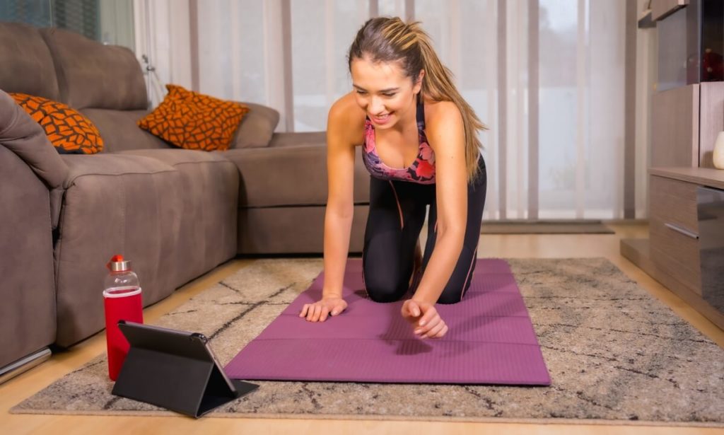Uma das vantagens de utilizar os aplicativos do Gympass Wellness é que eles podem ser acessados de qualquer lugar, ajudando a manter a rotina saudável de qualquer lugar.