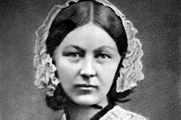 Foto da pioneira da enfermagem Florence Nightingale.