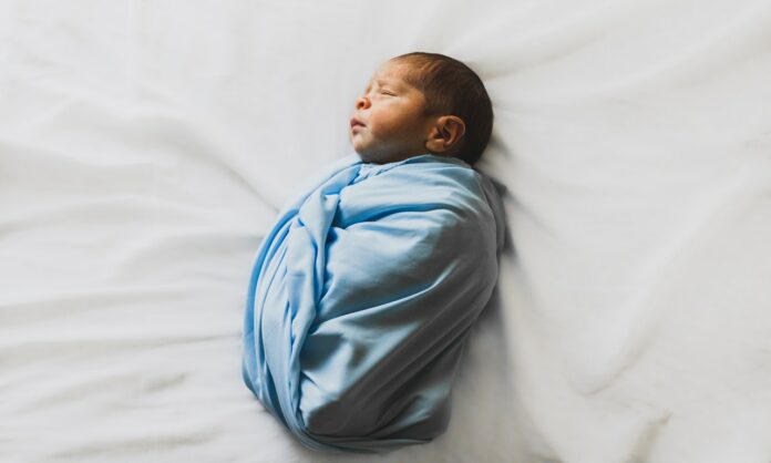 Imagem de bebê recém-nascido, presente no texto sobre plano de saúde para recém-nascido no blog da Sami