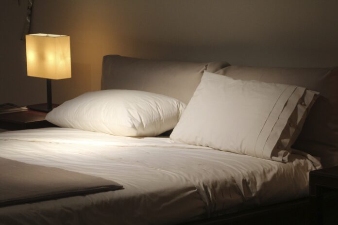 Imagem de cama confortável, presente no texto do blog da Sami que trata tudo sobre sono, suas fases, distúrbios e como dormir melhor